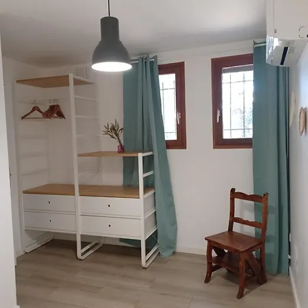 Padulina Au Bord De La Avec Piscine