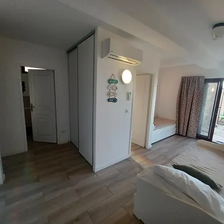 Padulina Au Bord De La Avec Piscine