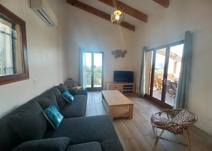 Padulina Au Bord De La Avec Piscine