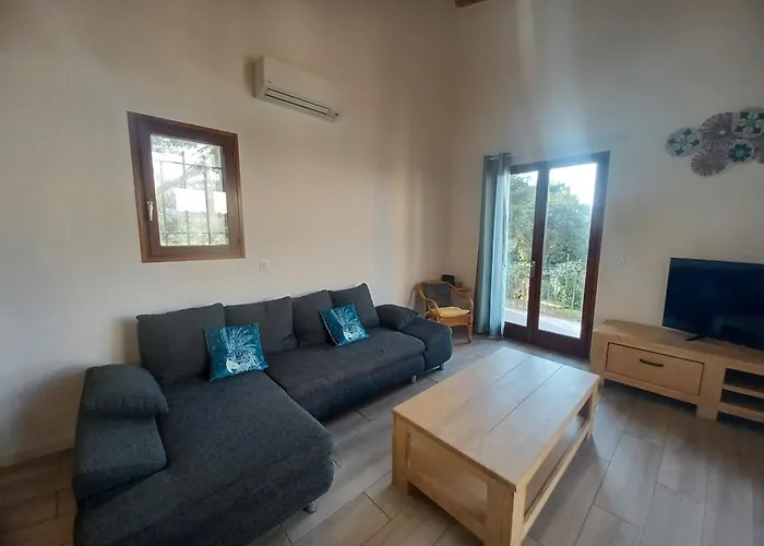 Padulina Au Bord De La Avec Piscine Galeria (Corsica)