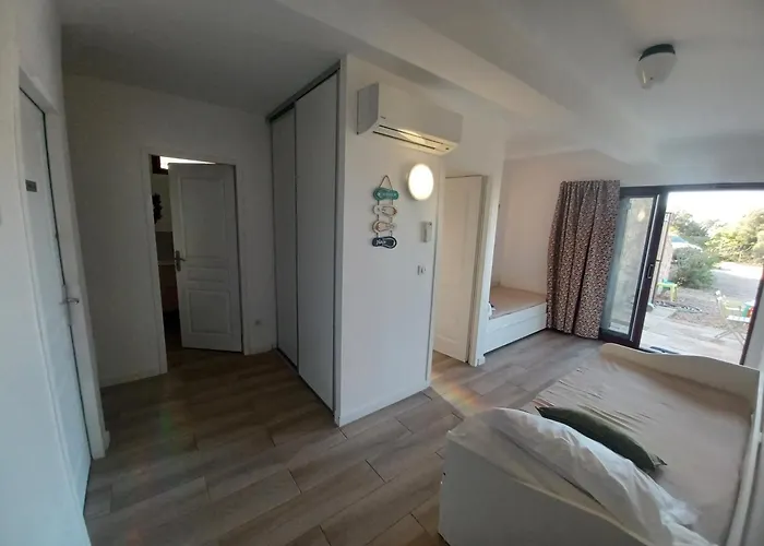 Padulina Au Bord De La Avec Piscine