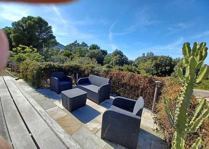 Padulina Au Bord De La Avec Piscine