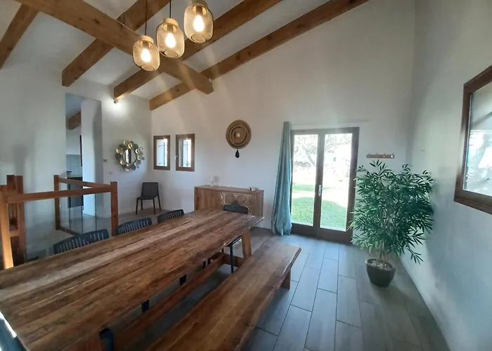 Padulina Au Bord De La Avec Piscine