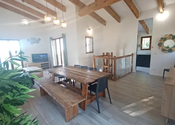 Padulina Au Bord De La Avec Piscine Vila