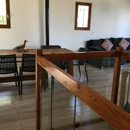 Padulina Au Bord De La Avec Piscine