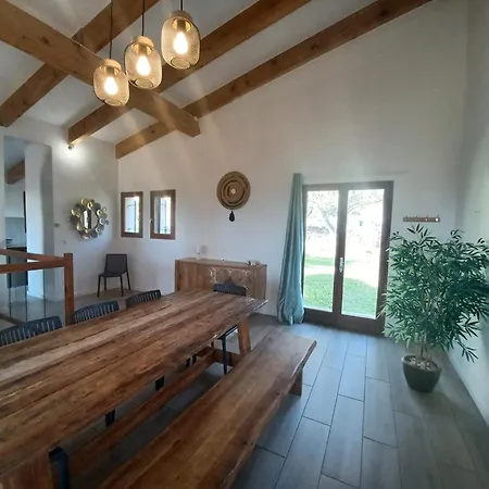 Padulina Au Bord De La Avec Piscine