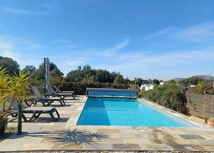 Padulina Au Bord De La Avec Piscine Galeria (Corsica)